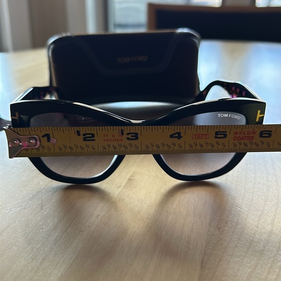 Sunglasses - Picture 5 of 10